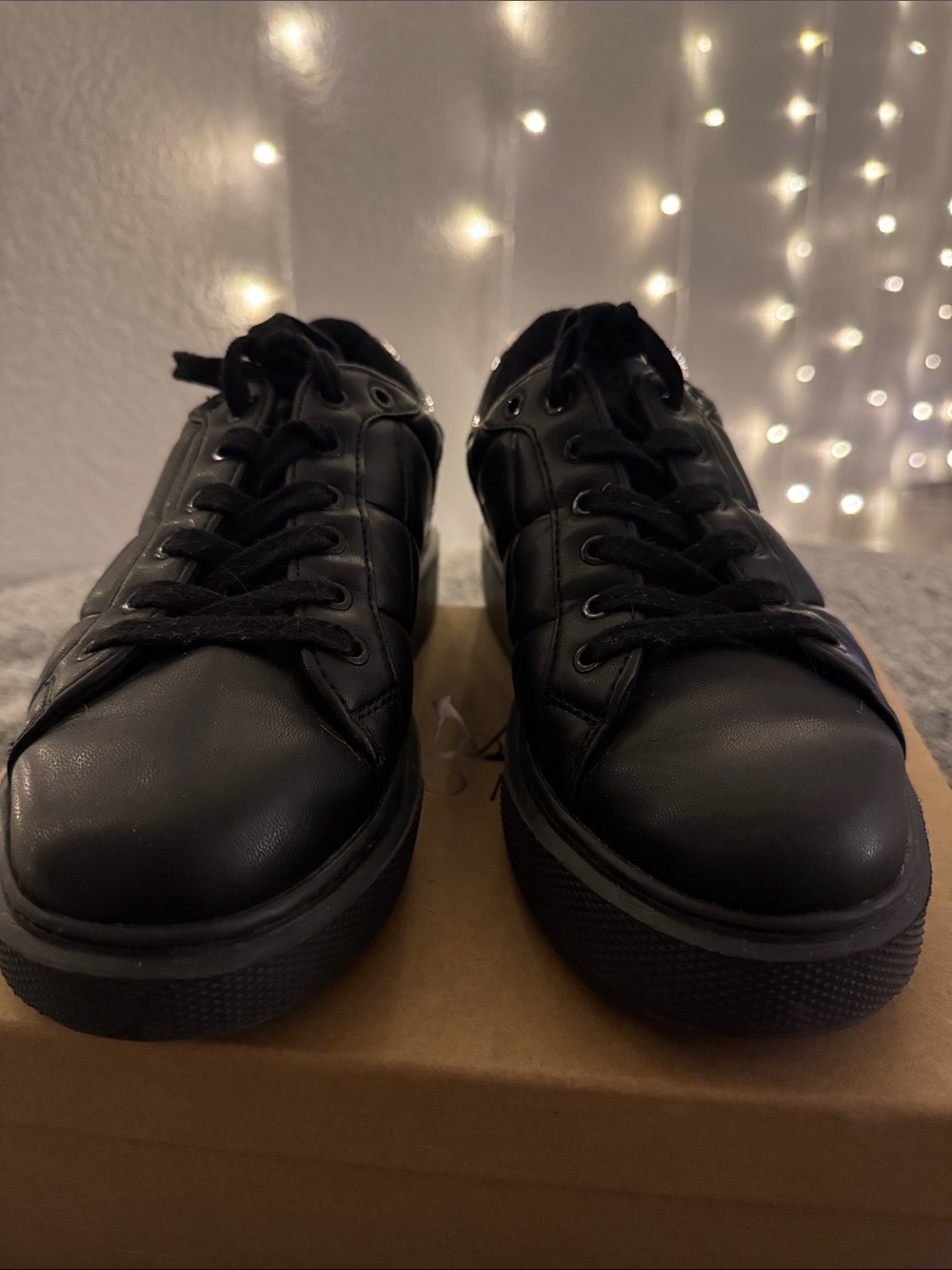 GAP Women's Black Low-Top Lace-Up Sneakers